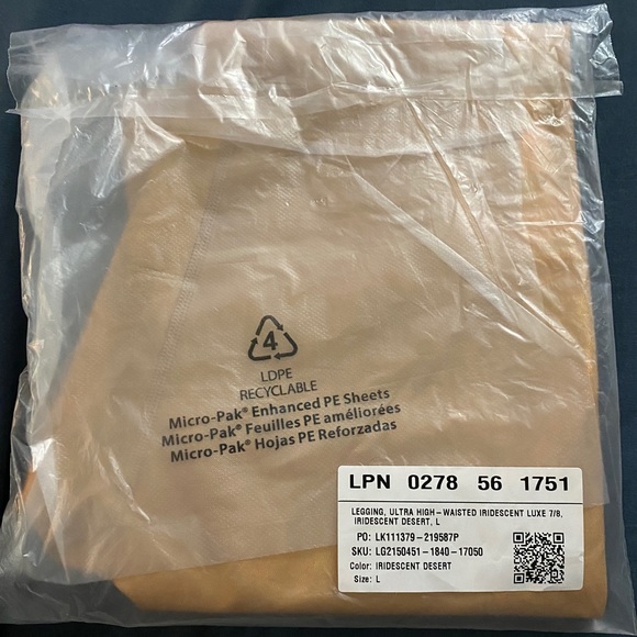 🌟Oasis Ultra High Waisted Iridescent Lux 7/8 Leggings by Fabletics ✨ - Picture 7 of 15